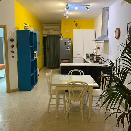 Apartament Adinkra Suits