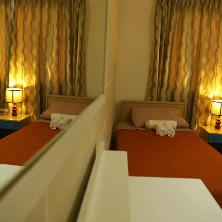 Apartament Adinkra Suits